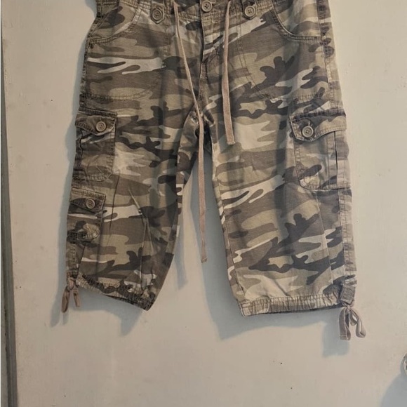BeBop Green Camouflage Cargo Shorts - Picture 2 of 11